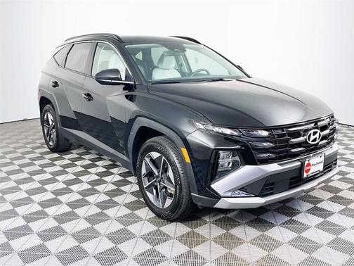 Black 2025 Hyundai TUCSON SEL