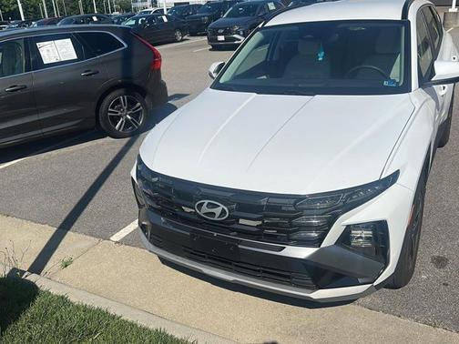 White 2025 Hyundai TUCSON SEL