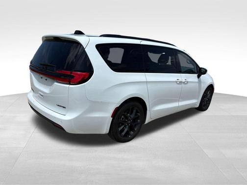 Bright White Clearcoat 2025 Chrysler Pacifica Limited