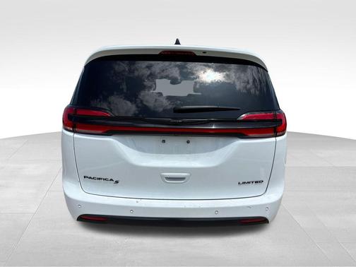 Bright White Clearcoat 2025 Chrysler Pacifica Limited