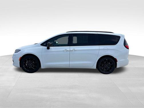 Bright White Clearcoat 2025 Chrysler Pacifica Limited