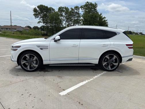 Uyuni White 2026 Genesis GV80 2.5T