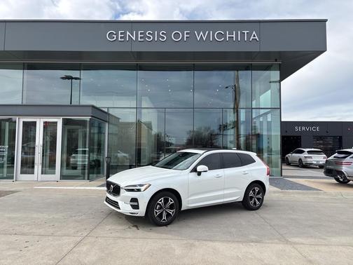 2022 Volvo XC60 B5 Momentum