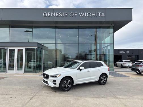 2022 Volvo XC60 B5 Momentum