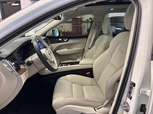2022 Volvo XC60 B5 Momentum