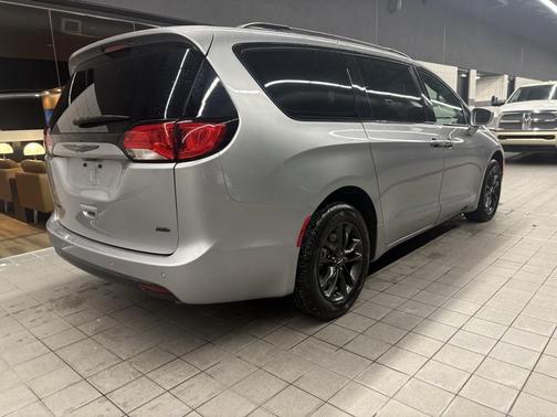 2020 Chrysler Pacifica L