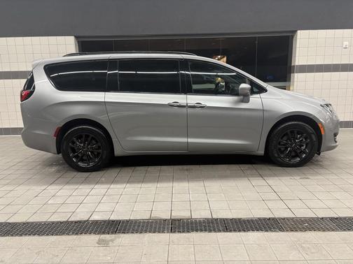 2020 Chrysler Pacifica L
