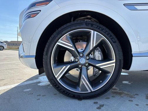 Uyuni White 2026 Genesis GV80 2.5T