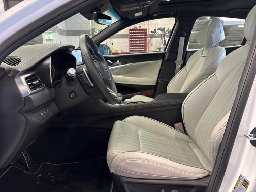 2025 Genesis G70 2.5T AWD