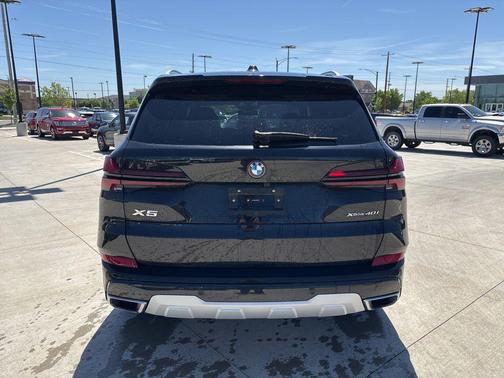 Black Sapphire Metallic 2026 BMW X5 xDrive40i