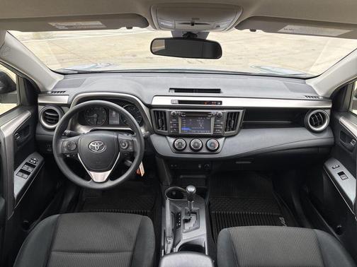 Silver Sky Metallic 2018 Toyota RAV4 LE