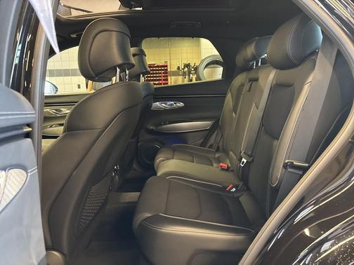 2025 Genesis GV70 2.5T AWD