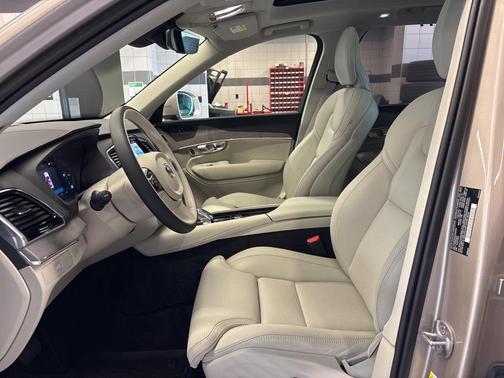 2025 Volvo XC90 B6 Ultra