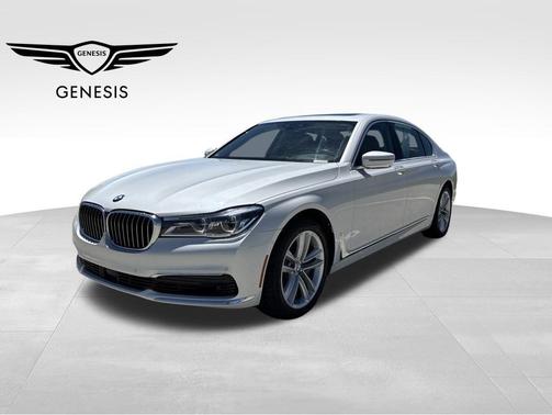 Mineral White Metallic 2019 BMW 750 i xDrive