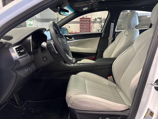 2025 Genesis G70 2.5T AWD