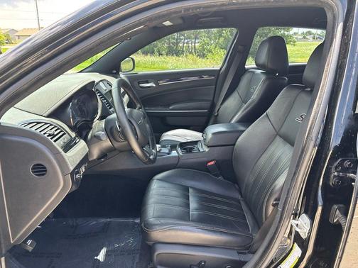 Gloss Black 2019 Chrysler 300 S