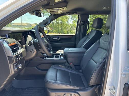 Summit White 2025 GMC Yukon Denali
