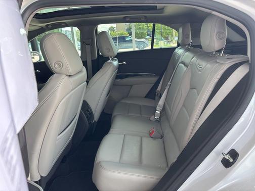 Crystal White Tricoat 2020 Cadillac XT4 Premium Luxury