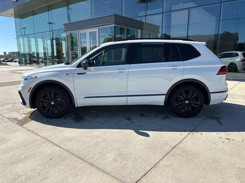 2022 Volkswagen Tiguan 2.0T SE R-Line Black 4MOTION