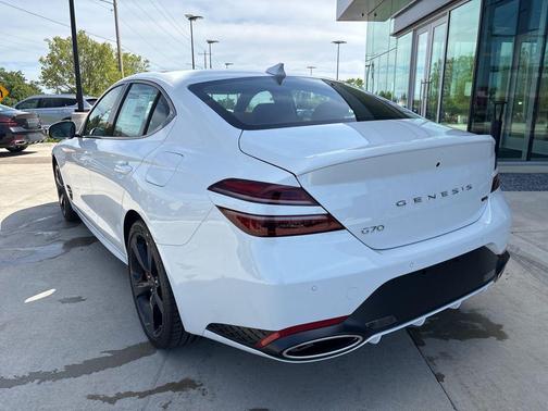 Uyuni White 2026 Genesis G70 3.3T RWD Sport Prestige