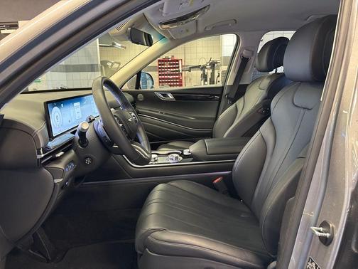 Savile Silver 2025 Genesis GV80 2.5T