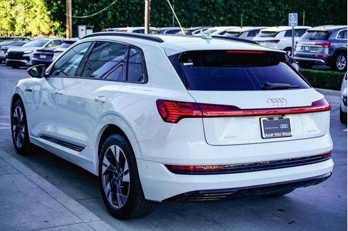 2022 Audi e-tron Premium quattro