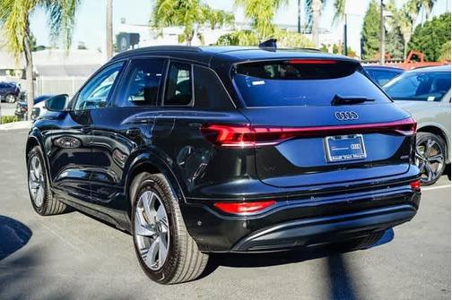 2025 Audi Q6 e-tron Premium quattro