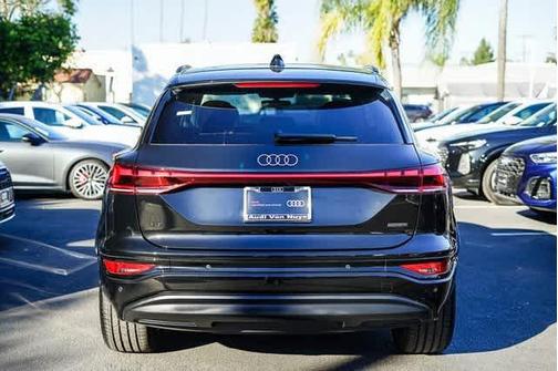 2025 Audi Q6 e-tron Premium quattro