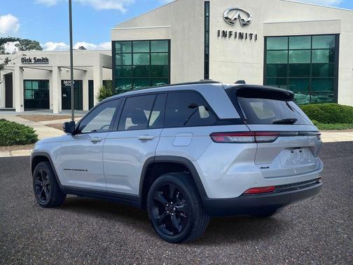 2023 Jeep Grand Cherokee Altitude