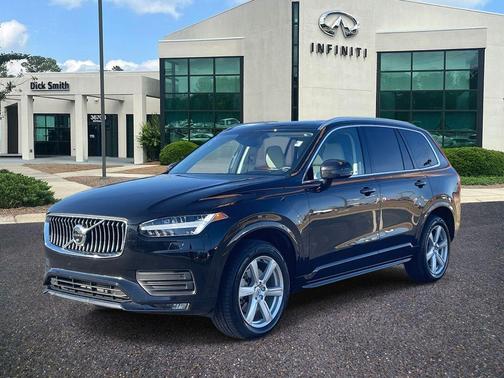 2022 Volvo XC90 T6 Momentum 7 Passenger