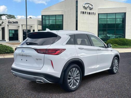 2024 INFINITI QX50 Luxe