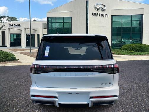 2025 INFINITI QX80 Luxe