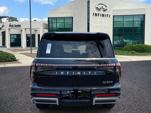 2025 INFINITI QX80 PURE
