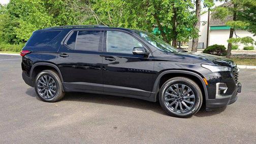 Mosaic Black Metallic 2023 Chevrolet Traverse RS