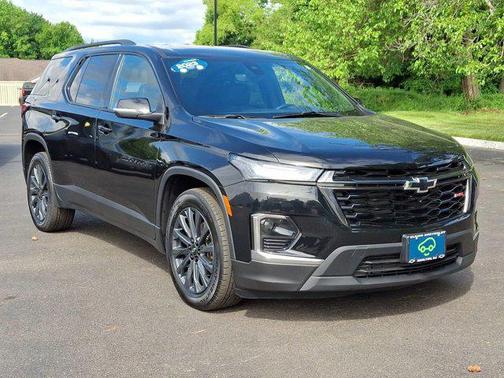 Mosaic Black Metallic 2023 Chevrolet Traverse RS