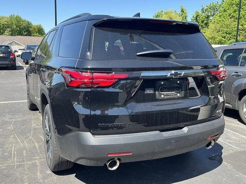 Mosaic Black Metallic 2023 Chevrolet Traverse RS