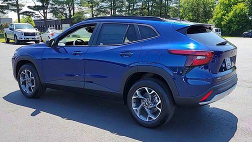 Blue Glow Metallic 2024 Chevrolet Trax LT