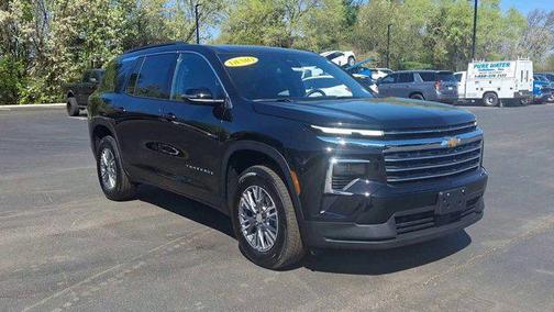 Mosaic Black Metallic 2026 Chevrolet Traverse LT