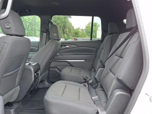 Summit White 2027 Chevrolet Traverse LT
