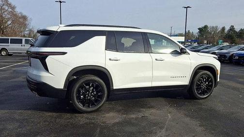 Summit White 2026 Chevrolet Traverse LT