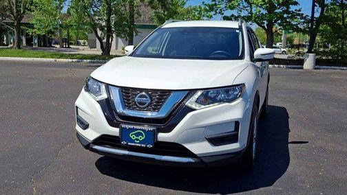 Pearl White Tricoat 2019 Nissan Rogue SV