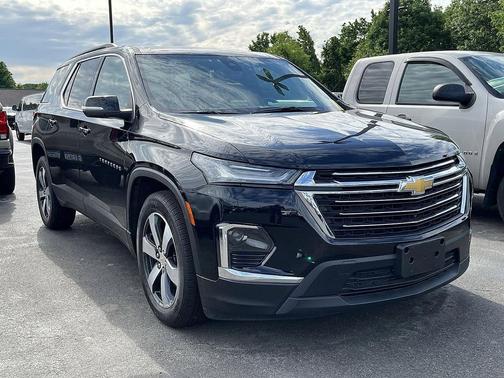 Mosaic Black Metallic 2023 Chevrolet Traverse LT Leather