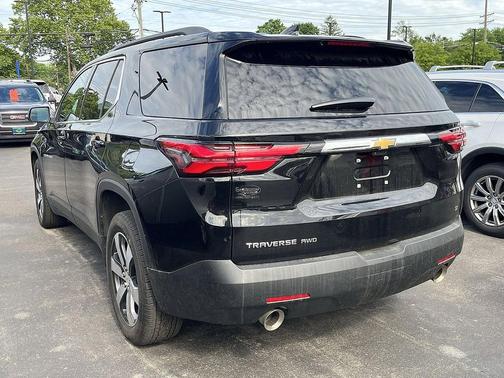 Mosaic Black Metallic 2023 Chevrolet Traverse LT Leather