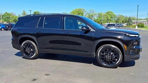 Mosaic Black Metallic 2026 Chevrolet Traverse LT