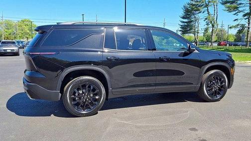 Mosaic Black Metallic 2026 Chevrolet Traverse LT