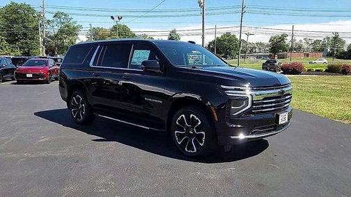 2025 Chevrolet Suburban LT