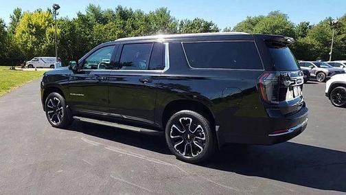2025 Chevrolet Suburban LT