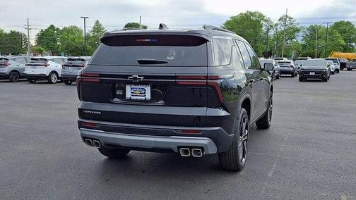 Mosaic Black Metallic 2026 Chevrolet Traverse LT