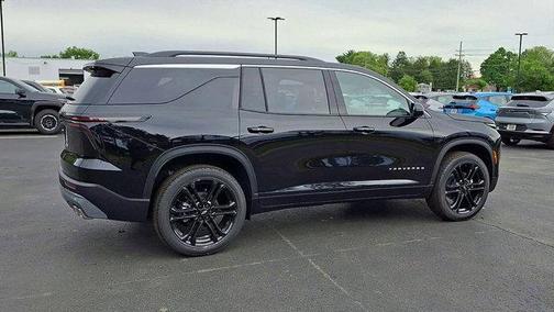 Mosaic Black Metallic 2026 Chevrolet Traverse LT