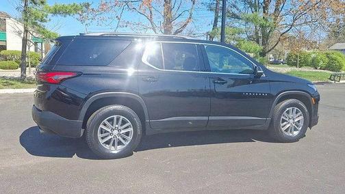 Mosaic Black Metallic 2023 Chevrolet Traverse LT Cloth
